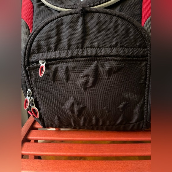 timbuk2 velcro bag Eco Nautical Commute 2.0 Messenger HERSCHEL SUPPLY CO. x Colors:Gray / Black The original Timbuk2 messenger _tab3_laptop-fit